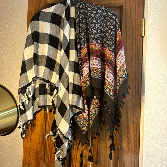 2 square scarves - Picture 1 of 2